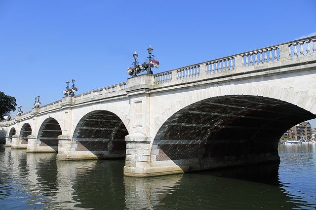 kingston upon thames river