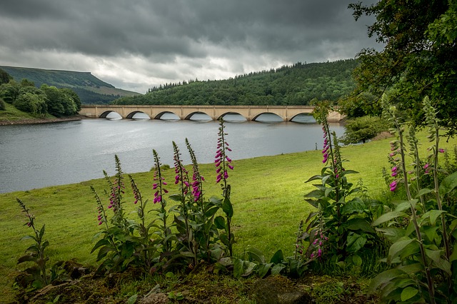 ladybower reservoir derbyshire